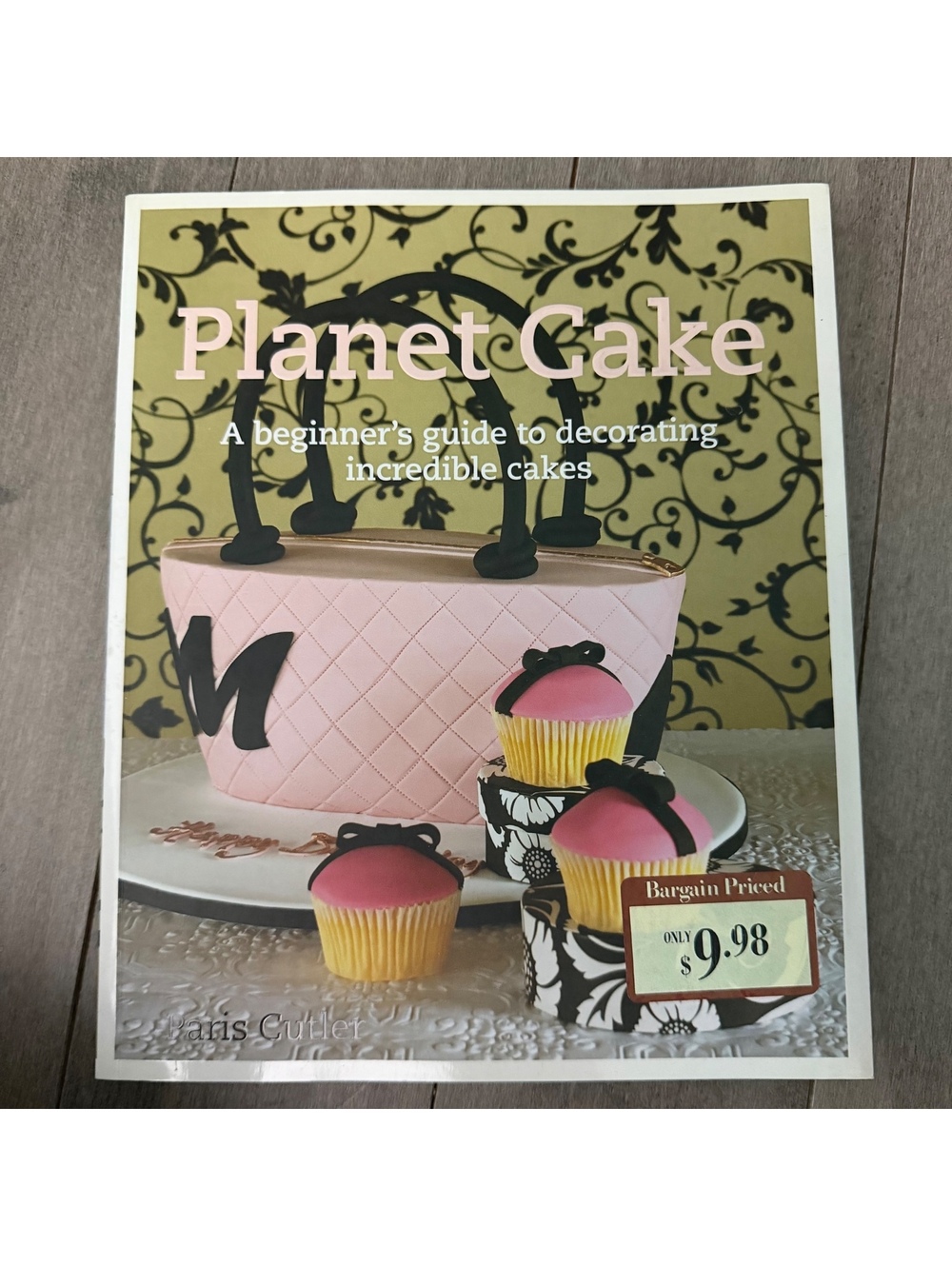 Planet Cake: A Beginner's Guide to Decorating Incredible Cakes by Paris Cutler